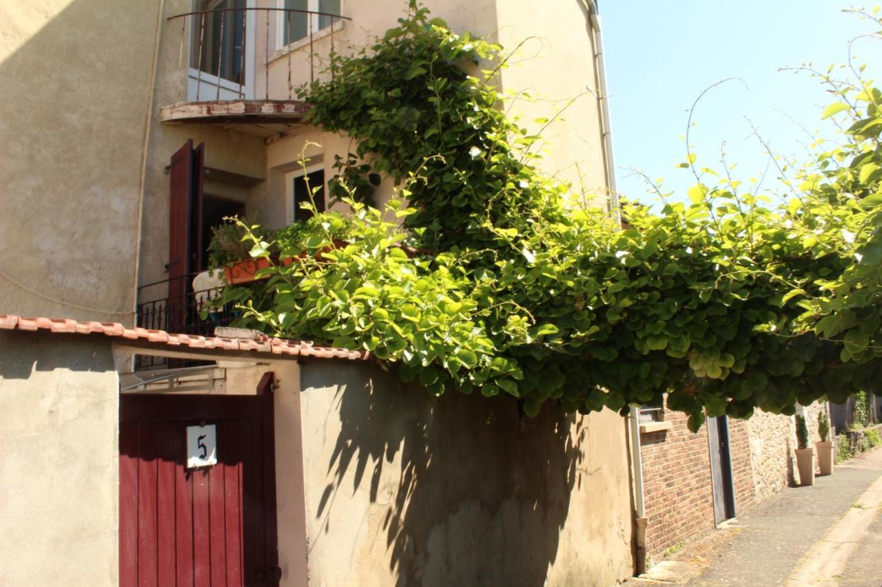 Gite Ancien Relais De Saint-Jacques La Roche-Guyon Buitenkant foto