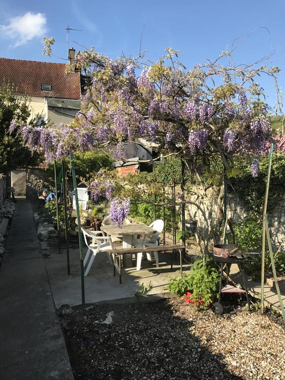 Gite Ancien Relais De Saint-Jacques La Roche-Guyon Buitenkant foto